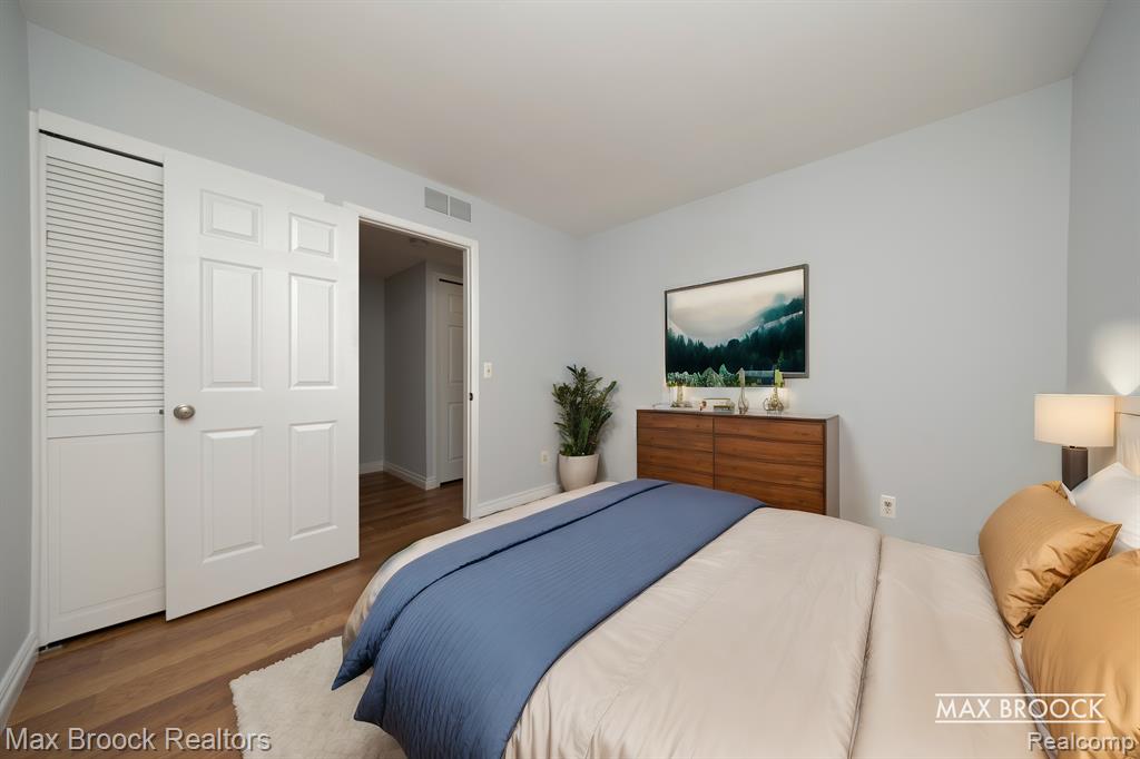 1556 MARINER Drive, Walled Lake, MI 48390 — Photo 27