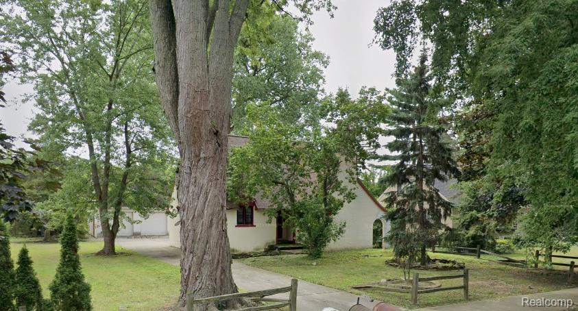 18575 San Quentin Drive, Lathrup Village, MI 48076 — front exterior