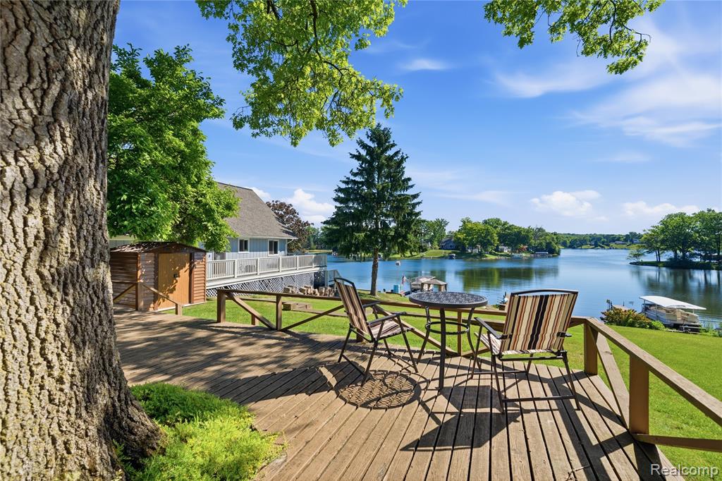 10470 King Road, Davisburg, MI 48350 — Photo 2