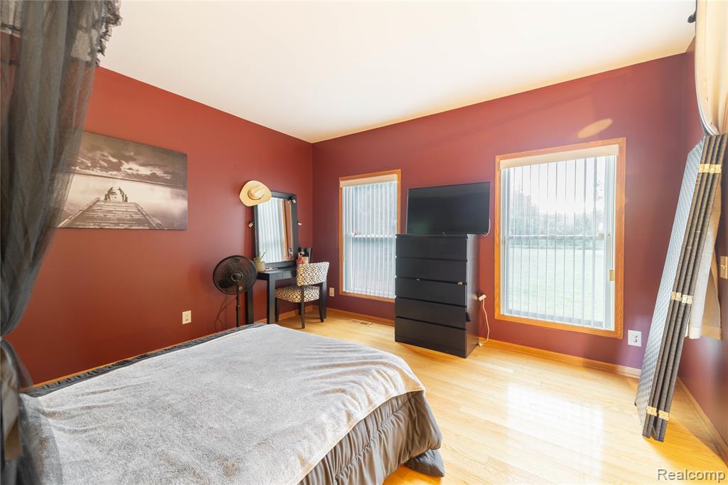 28101 Elwell Road, Belleville, MI 48111 — Photo 18
