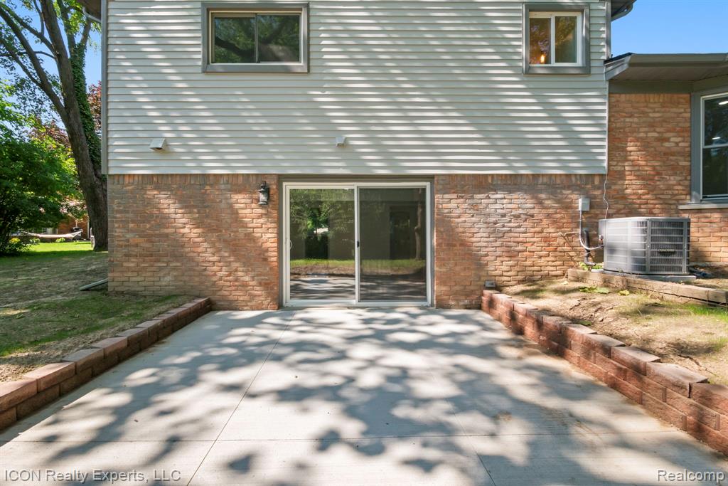 4089 Aberdeen Court, West Bloomfield, MI 48323 — Photo 47