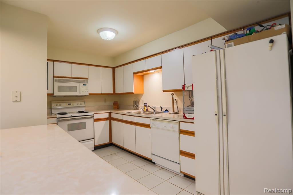 810 Box Canyon Court, Rochester Hills, MI 48309 — Photo 48