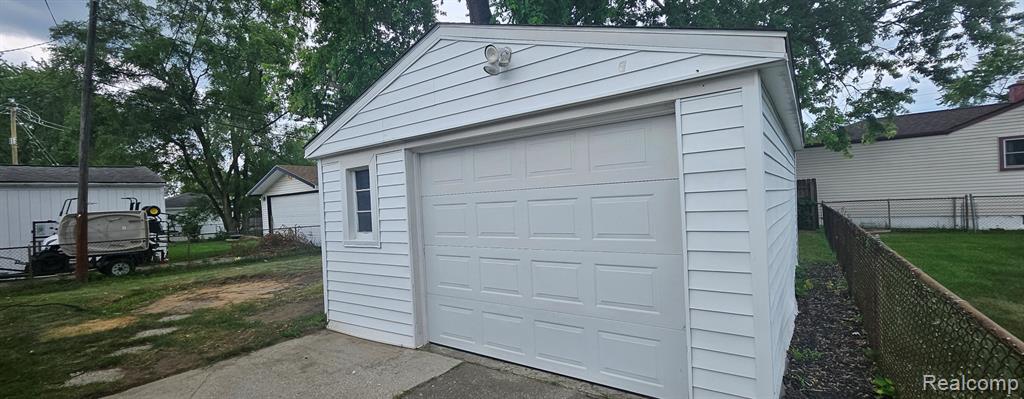 960 Radcliff Street, Garden City, MI — Photo 2