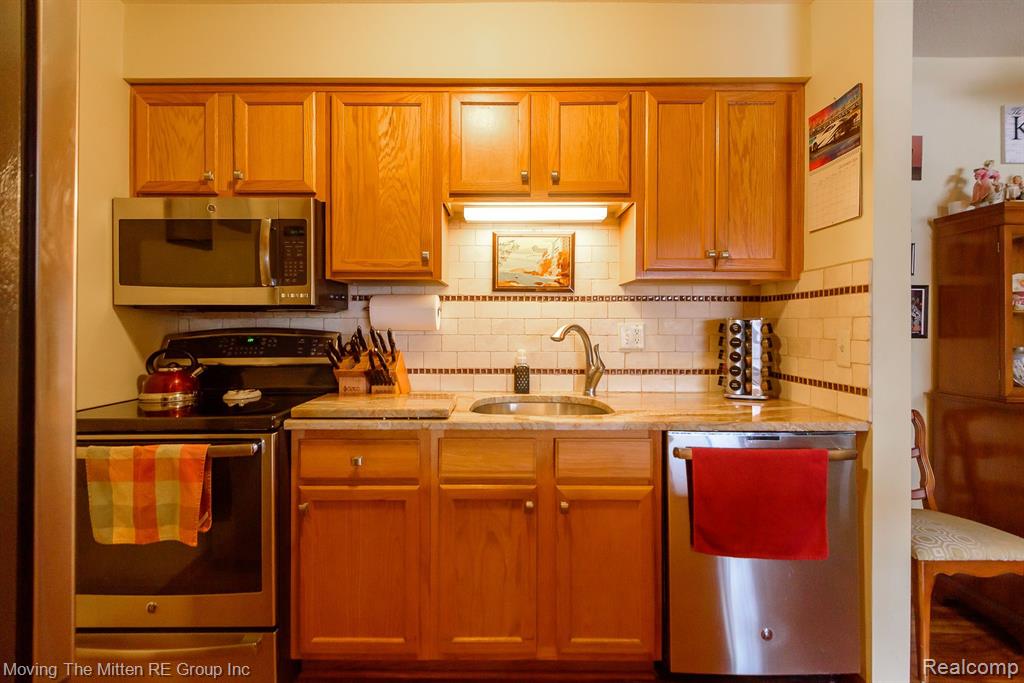 45912 PURPLE SAGE, Belleville, MI 48111 — Photo 9