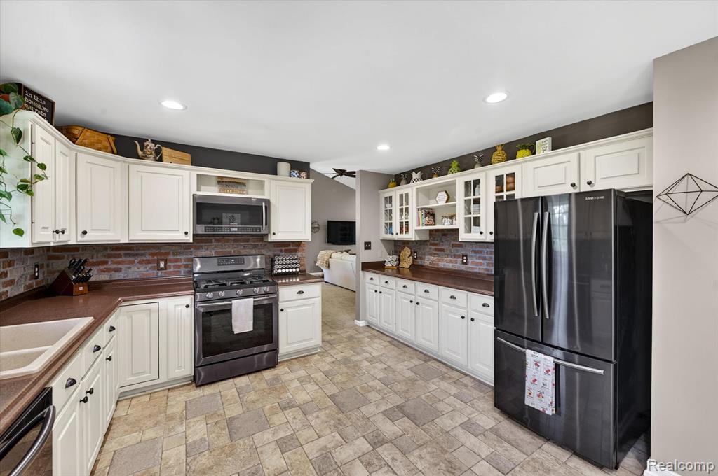 7659 Clyde Road, Fenton, MI 48430 — Photo 15