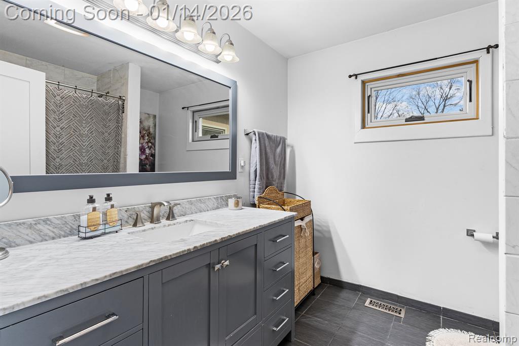 8098 Dover Drive, Grand Blanc, MI 48439 — Photo 29