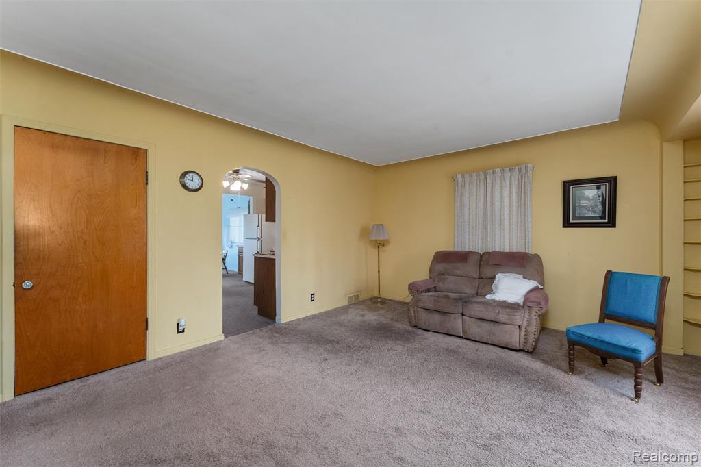 5711 Crescent Road, Waterford, MI 48327 — Photo 11