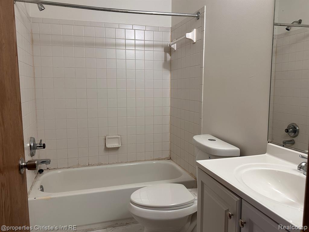 590 PARKVIEW Drive, Detroit, MI 48214 — Photo 2