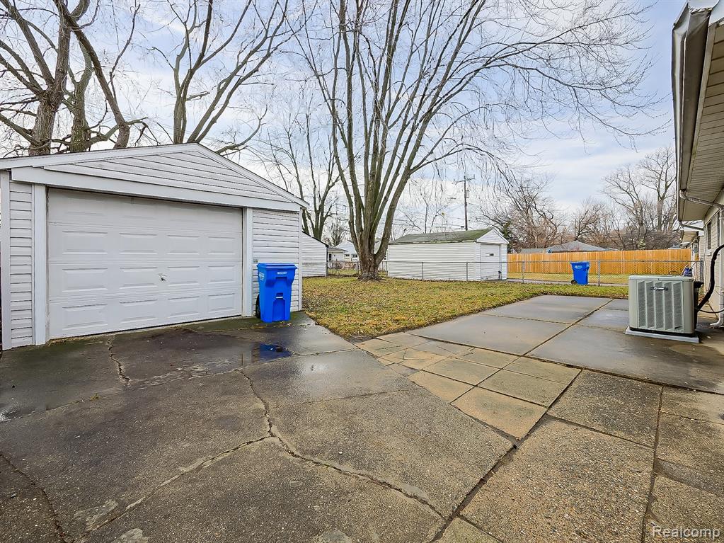 948 E Kalama Avenue, Madison Heights, MI 48071 — Photo 28