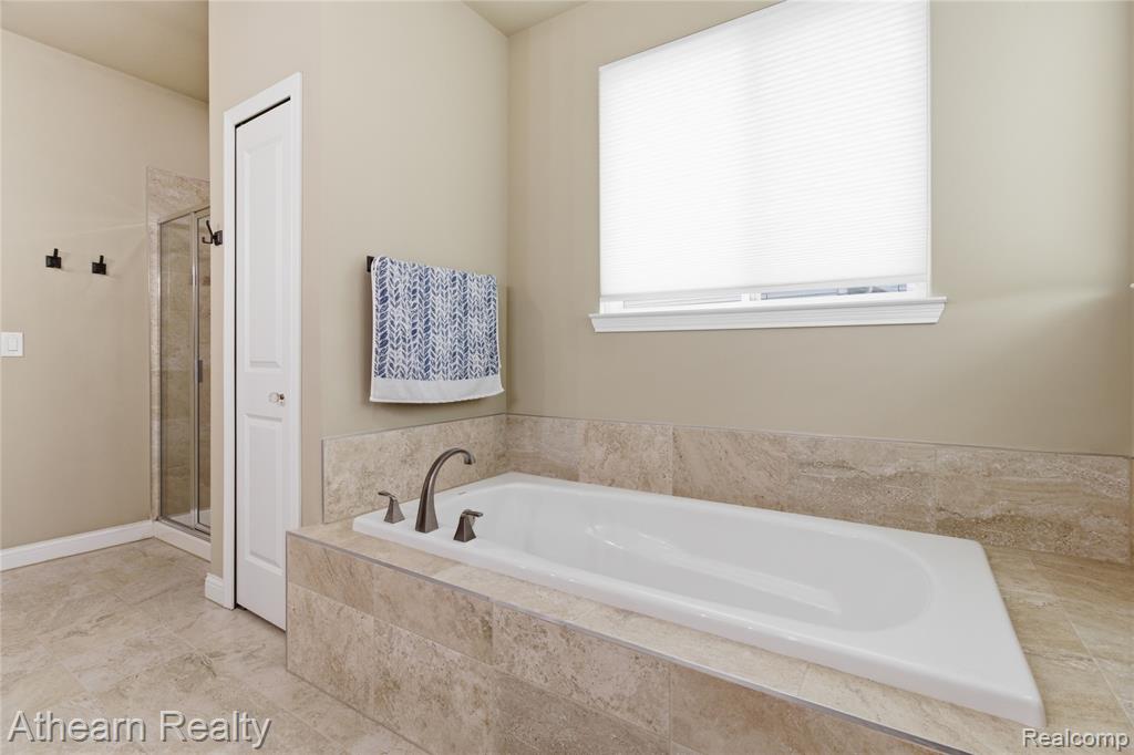 8197 Hidden Cove Court, Grand Blanc, MI 48439 — Photo 40