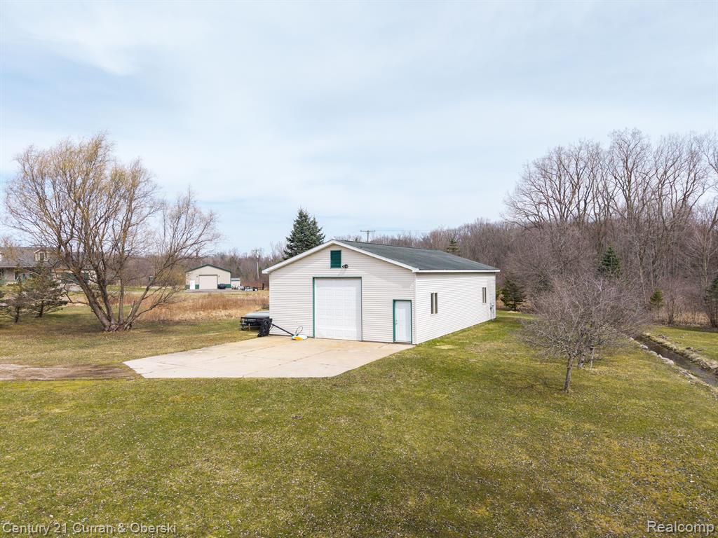 4220 HAPPY HOLLOW Lane, Howell, MI 48855 — Photo 33