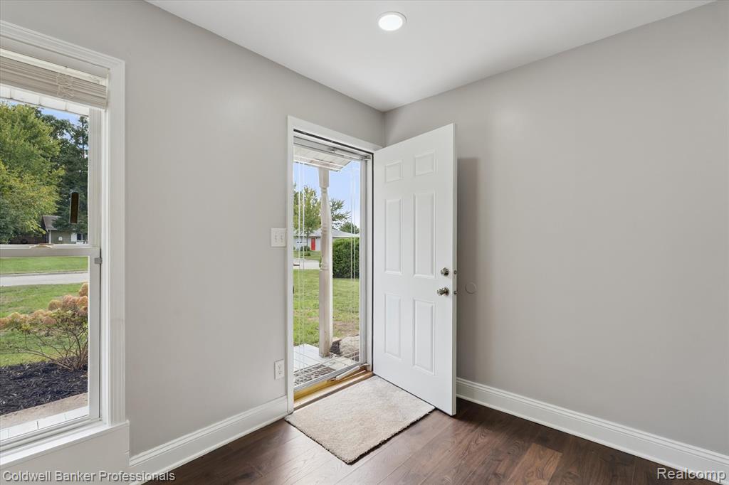 6314 Woodsdale Drive, Grand Blanc, MI 48439 — Photo 6