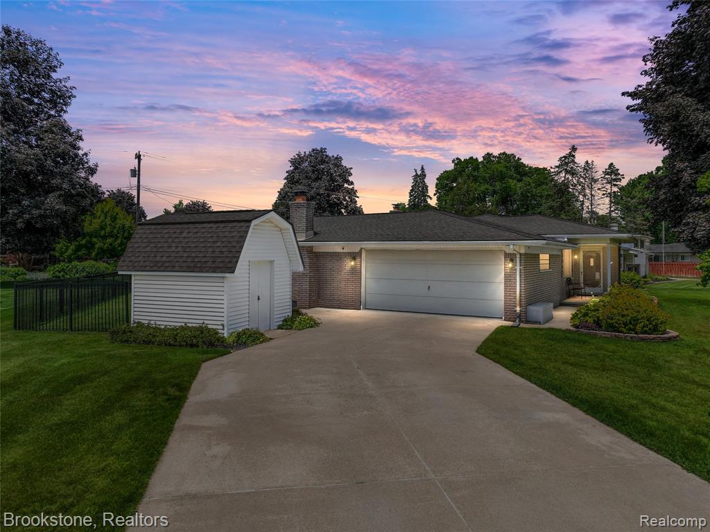 6042 Ravenswood Drive, Utica, MI 48316 — Photo 2