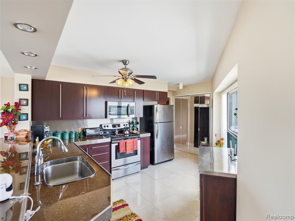 5000 Town Center, 1806, Southfield, MI 48075 — Photo 10