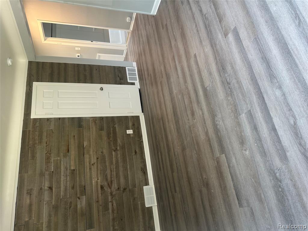 4803 Mildred Street, Wayne, MI 48184 — Photo 10