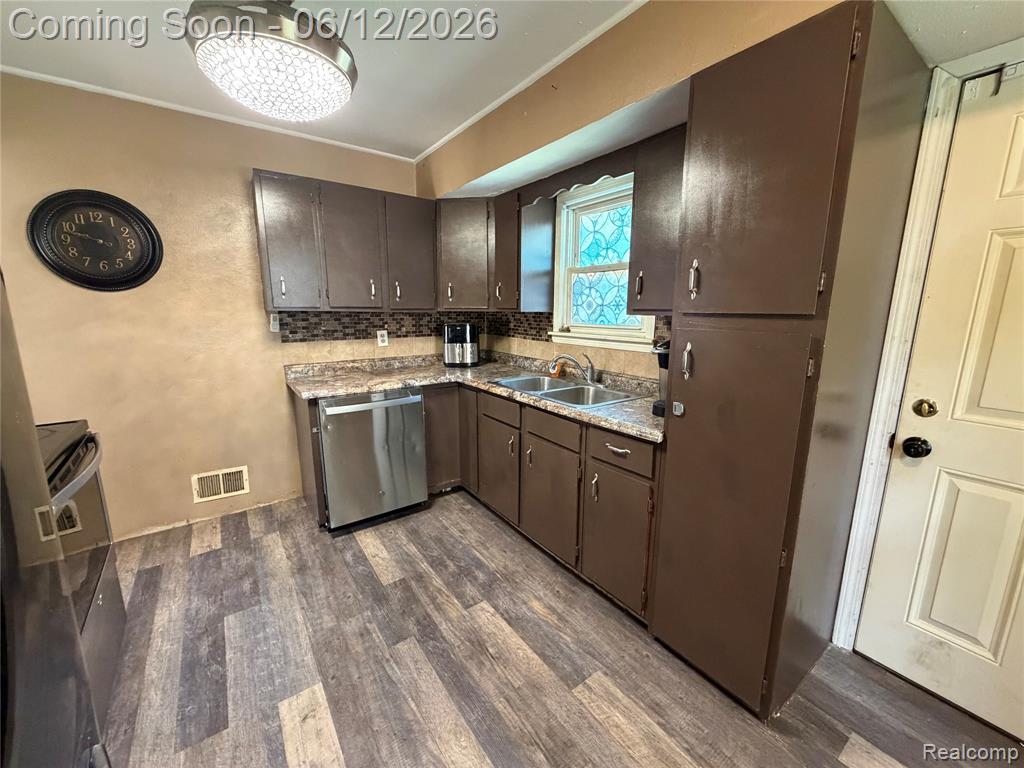 4230 CUSTER Avenue, Flint, MI 48507 — Photo 8