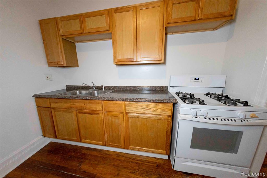 14536 E JEFFERSON Avenue, Detroit, MI 48215 — Photo 27