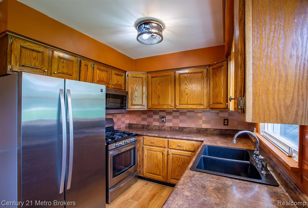 4373 Dexel Drive, Burton, MI 48519 — Photo 10