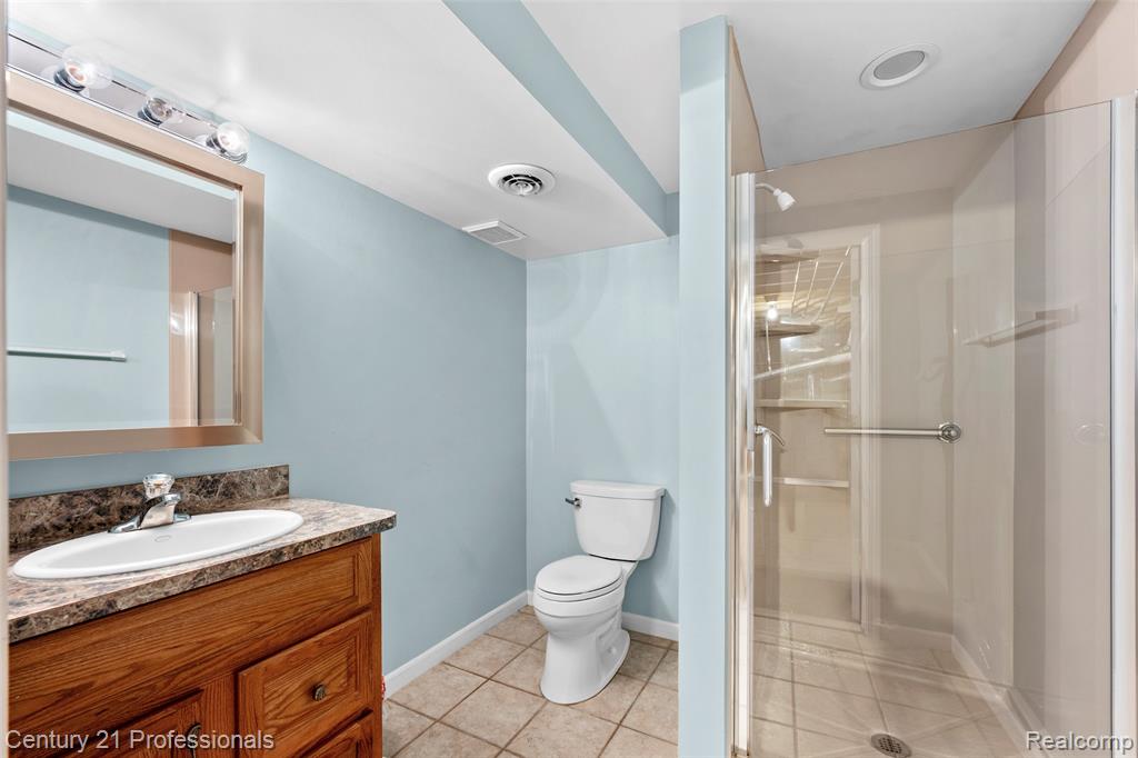 40121 Streamwood Court, Sterling Heights, MI 48310 — Photo 25