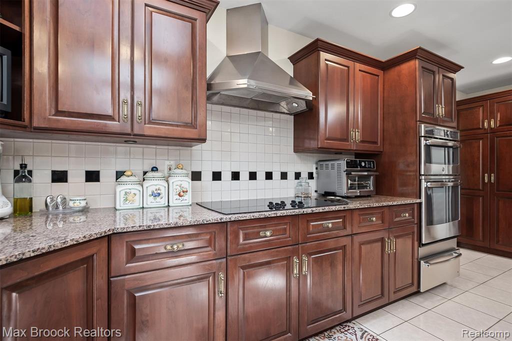 1418 Sodon Lake Drive, Bloomfield Hills, MI 48302 — Photo 12