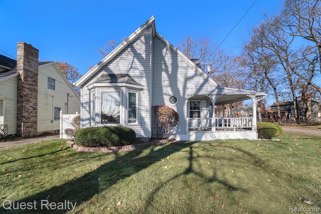 7000 WILLIAMS LAKE Road, Waterford, MI 48329 — Photo 2