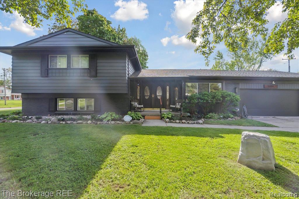 5394 KIMBERLY Drive, Grand Blanc, MI 48439 — Photo 2