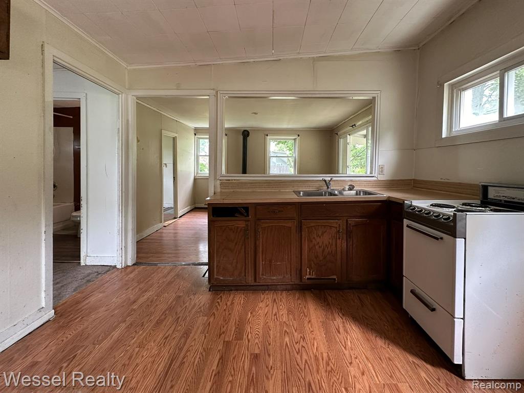 107 N LESTER Street, Capac, MI 48014 — Photo 6