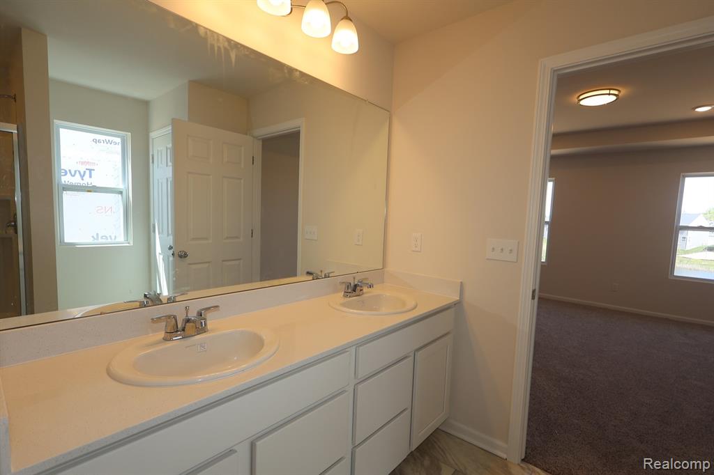 412 Hidden River W W, Holly, MI 48442 — Photo 17
