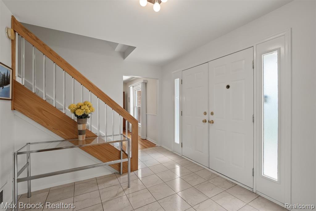 6540 Alderley Way, West Bloomfield, MI — Photo 9
