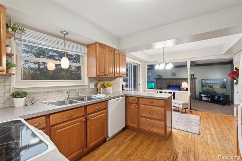 7730 CHARRINGTON Drive, Canton, MI 48187 — Photo 12