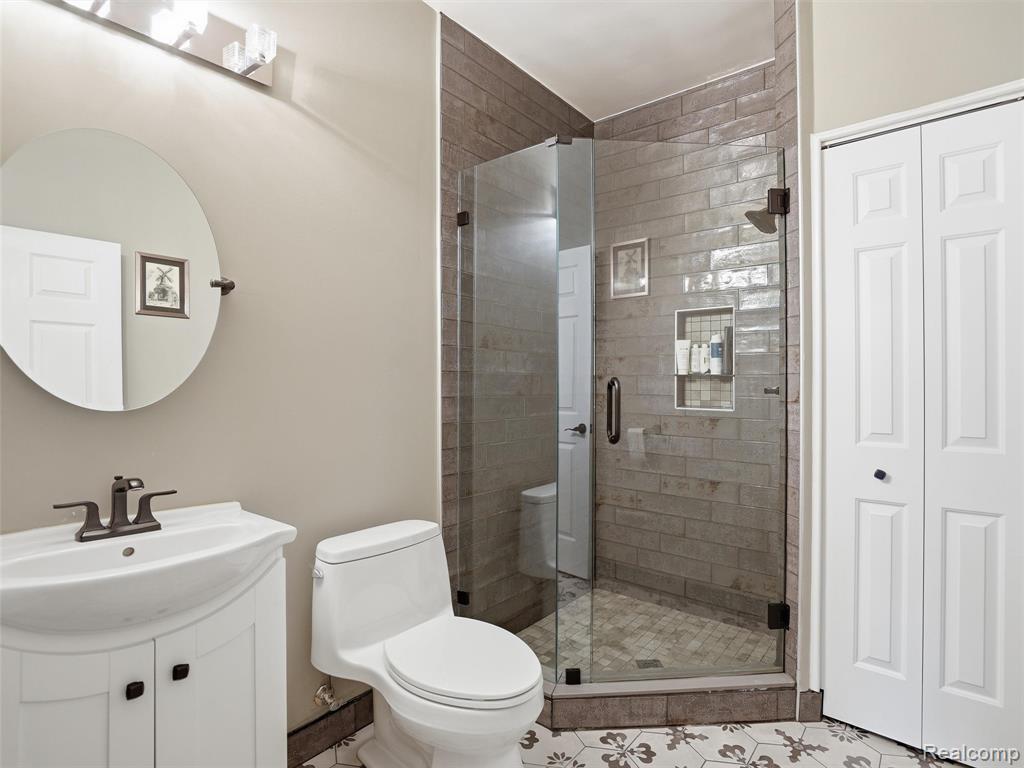 54465 Birchfield Drive E, Shelby Twp, MI 48316 — Photo 61