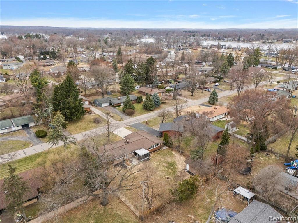 2068 GLENCOVE Road, Wolverine Lake, MI 48390 — Photo 41