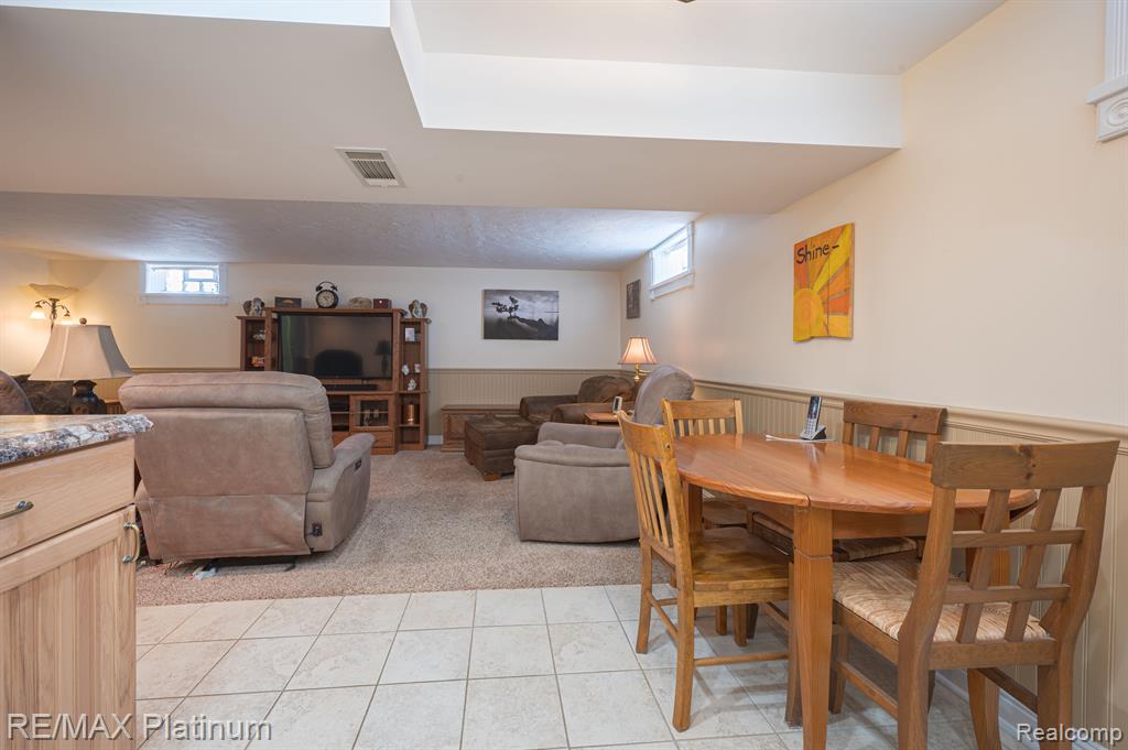 710 MANORDALE Court, Milford, MI 48381 — Photo 40