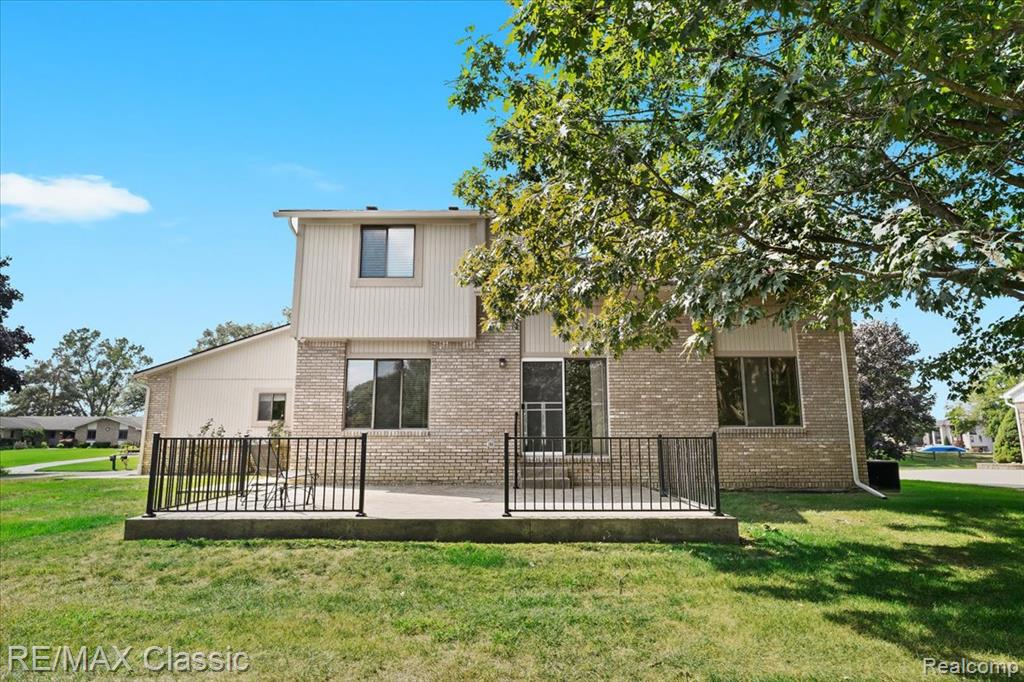 4432 Ravinewood Drive, Commerce Twp, MI 48382 — Photo 39