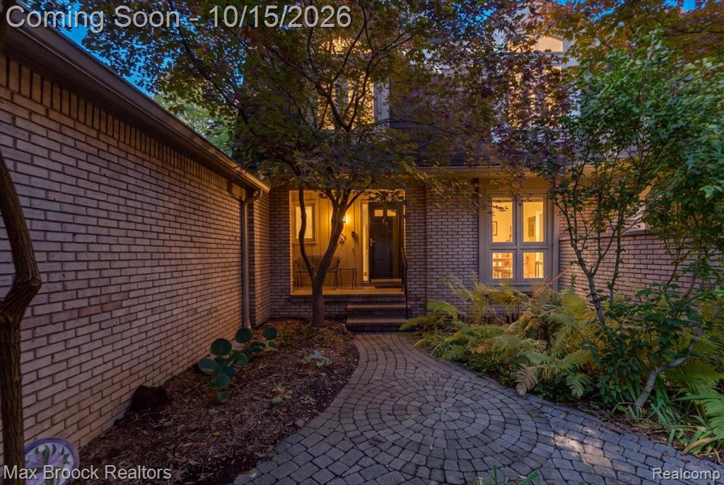 1168 Glenpointe Court, Bloomfield Hills, MI 48304