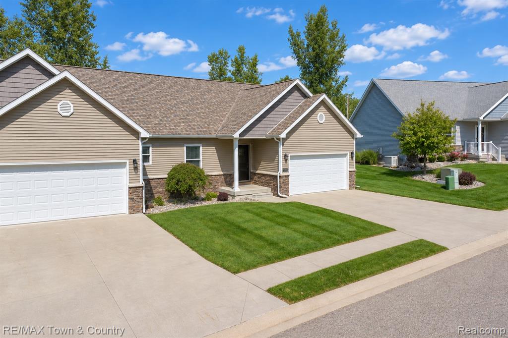 7070 Cambridge Drive, 12, Flushing, MI 48433