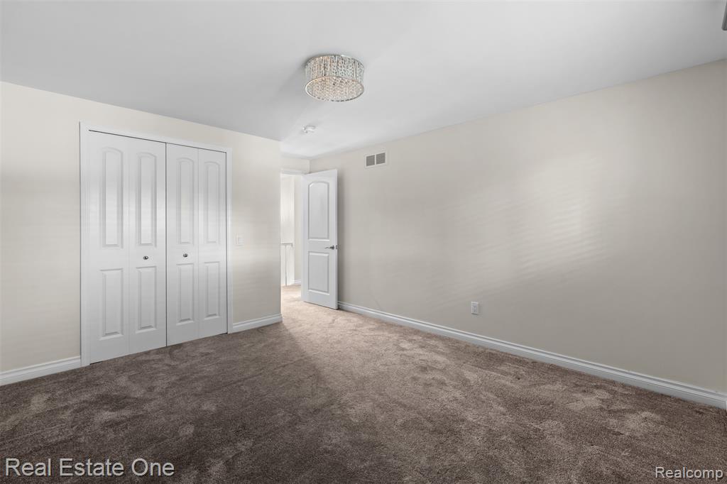 4090 Middlebury Drive, Troy, MI 48085 — Photo 32