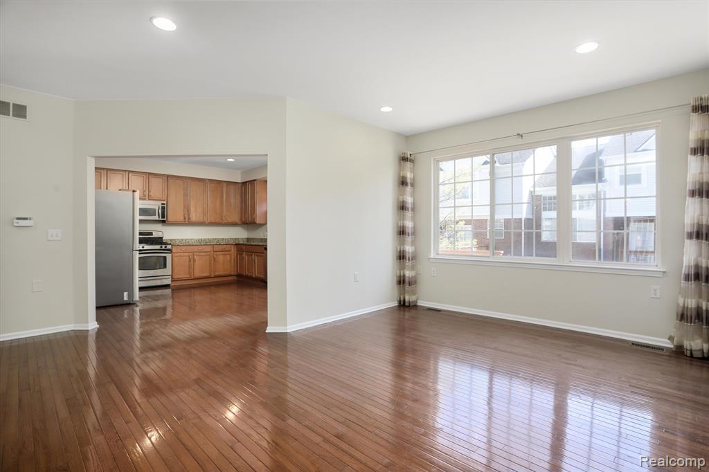 29340 DOUGLAS Drive, 132, Novi, MI 48377 — Photo 10