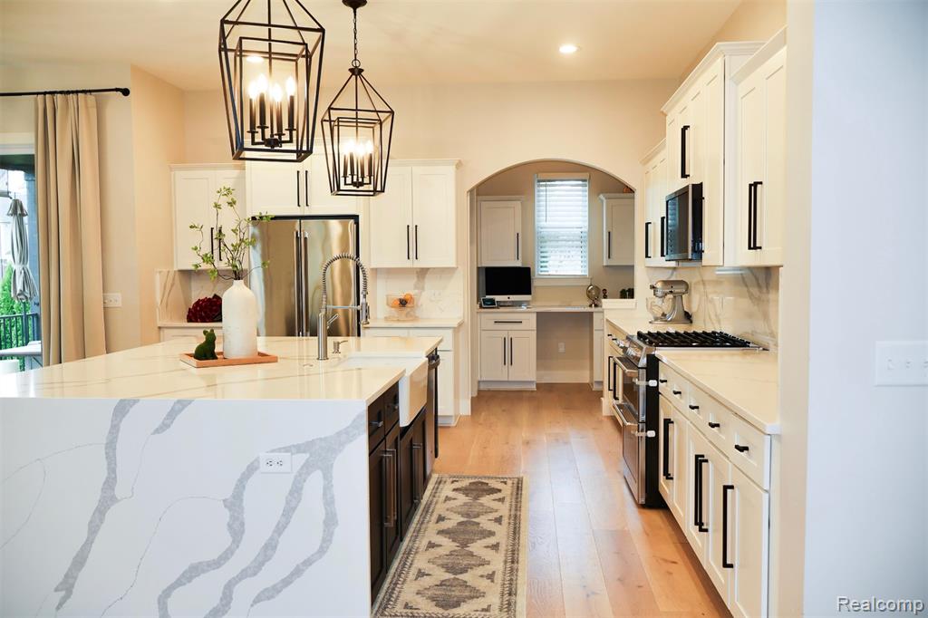 47221 Hidden Meadows Drive, Macomb, MI 48044 — Photo 12