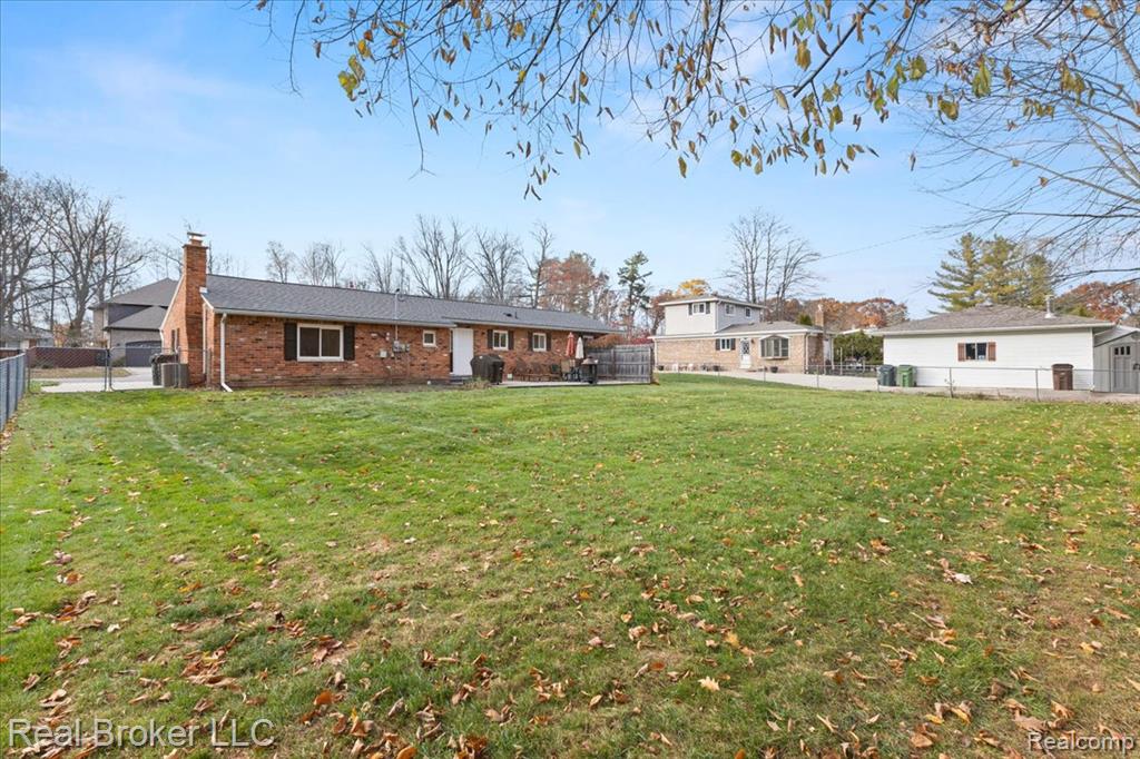 52048 Brentwood Drive, Shelby Twp, MI 48316 — Photo 39