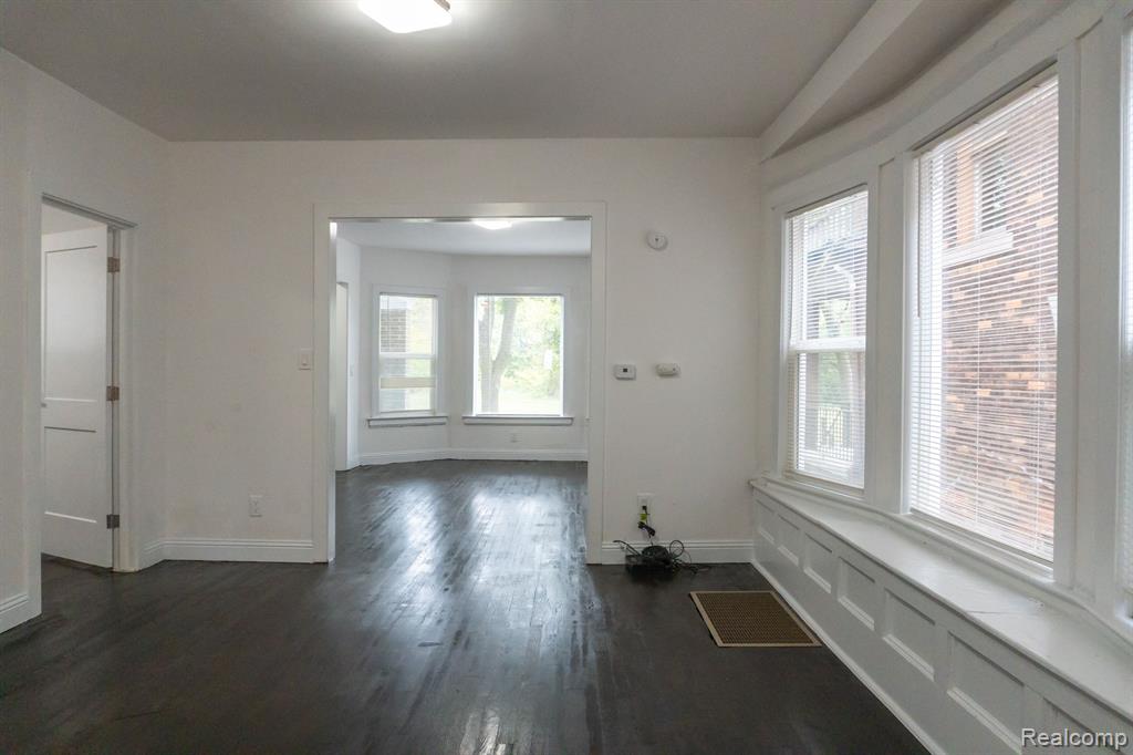 3927 SAINT CLAIR Street, Detroit, MI 48214 — Photo 16