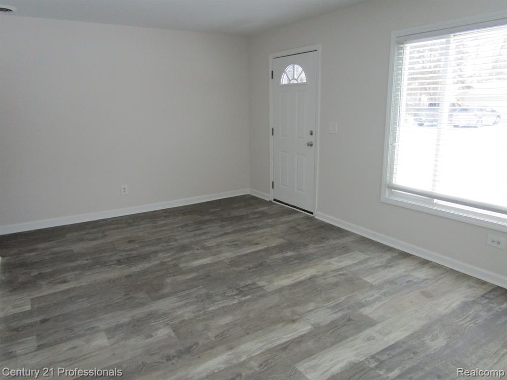 22811 Purdue Avenue, Farmington, MI 48336 — Photo 4