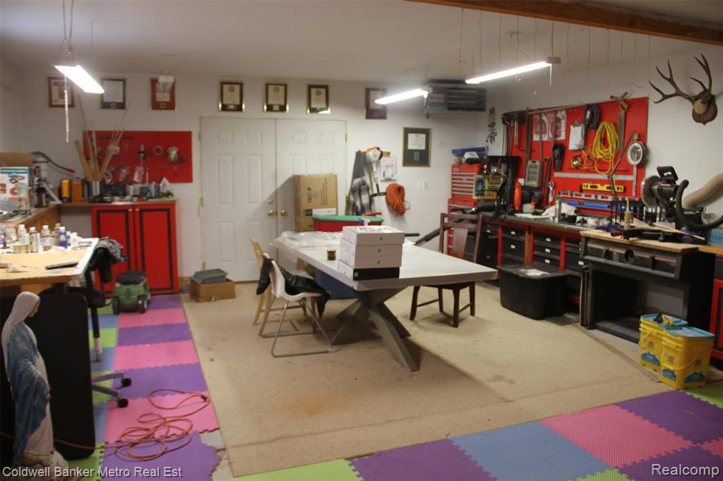 4092 Woodstock Road, Waterford, MI 48328 — Photo 8