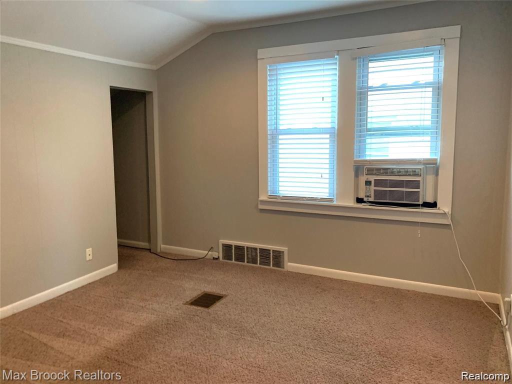 465 E OAKRIDGE Street, Ferndale, MI 48220 — Photo 5