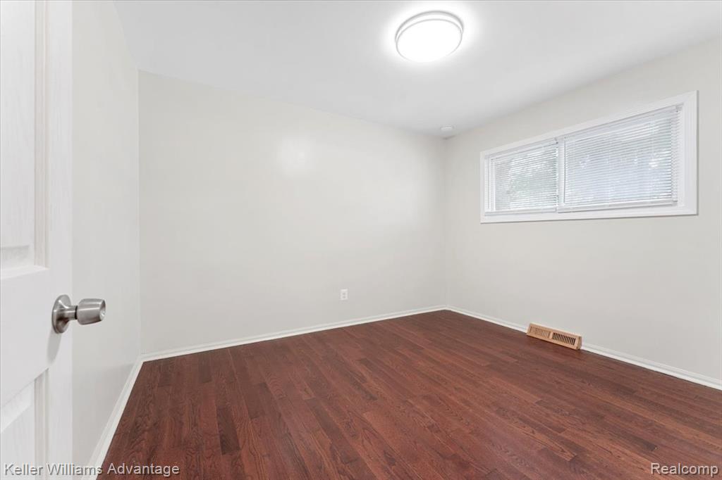 30456 West, New Boston, MI 48164 — Photo 16