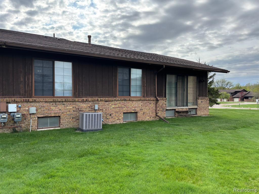 26411 SUMMERDALE Drive, Southfield, MI 48033 — Photo 20