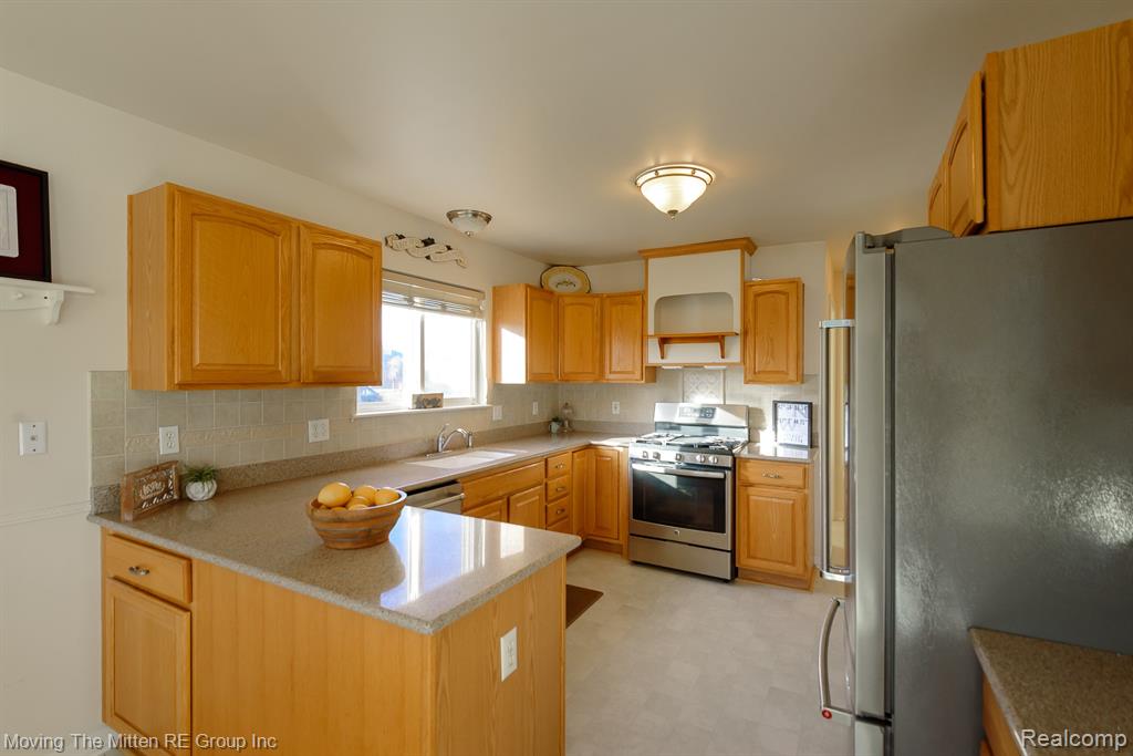 47663 Belmont Drive, Belleville, MI 48111 — Photo 9