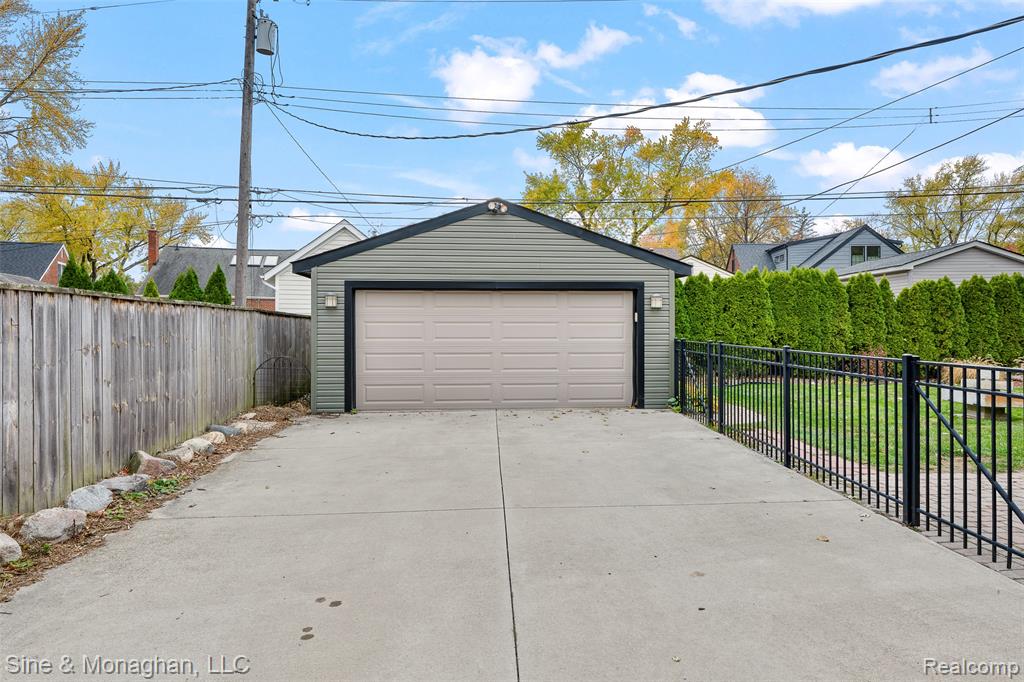 4419 Robinwood Avenue, Royal Oak, MI 48073 — Photo 39