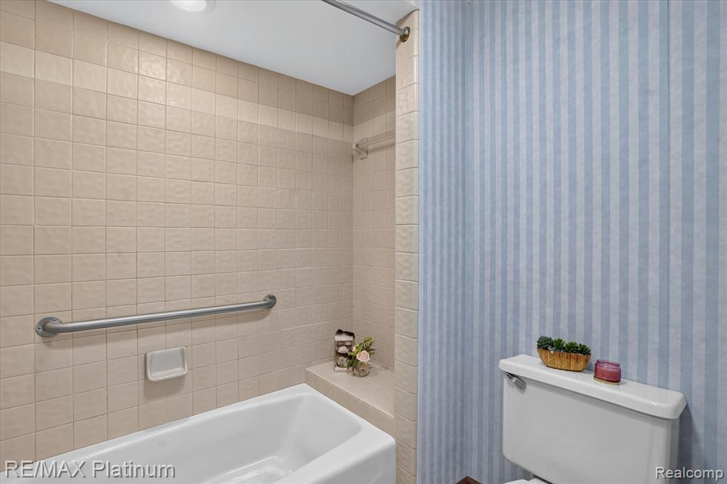 12273 Pinebrook Lane, South Lyon, MI 48178 — Photo 31