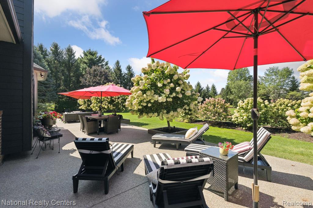 730 Berwick Court, Highland, MI — Photo 11